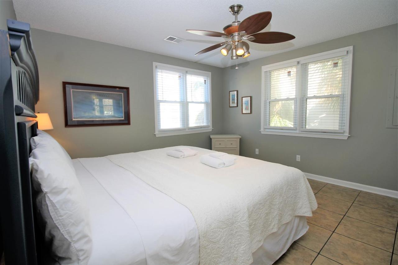 Salty Shack Unit C - Salty Shack - Dog Friendly Home - Across From The Beach - Central Location! Folly Beach Extérieur photo