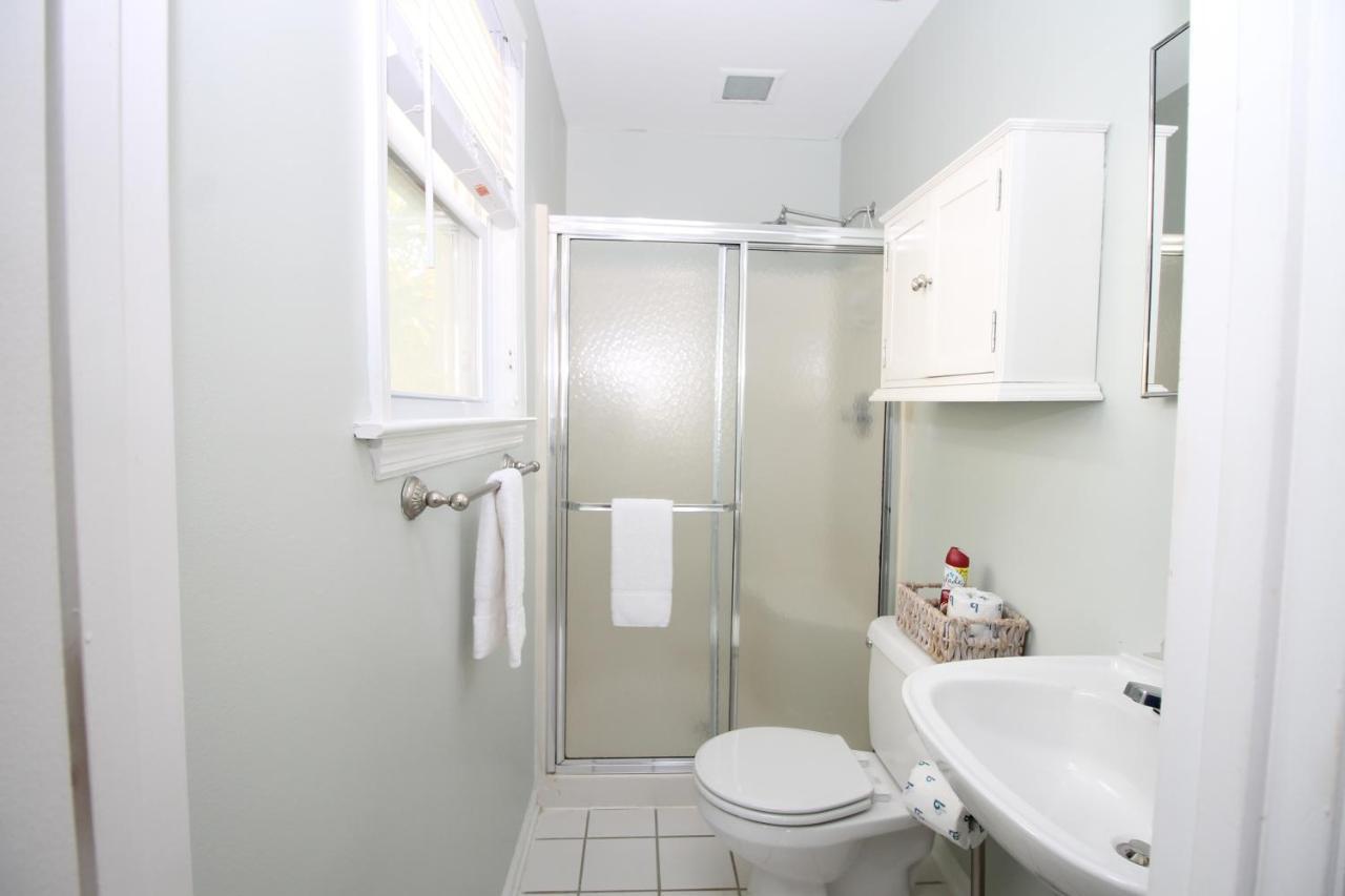 Salty Shack Unit C - Salty Shack - Dog Friendly Home - Across From The Beach - Central Location! Folly Beach Extérieur photo