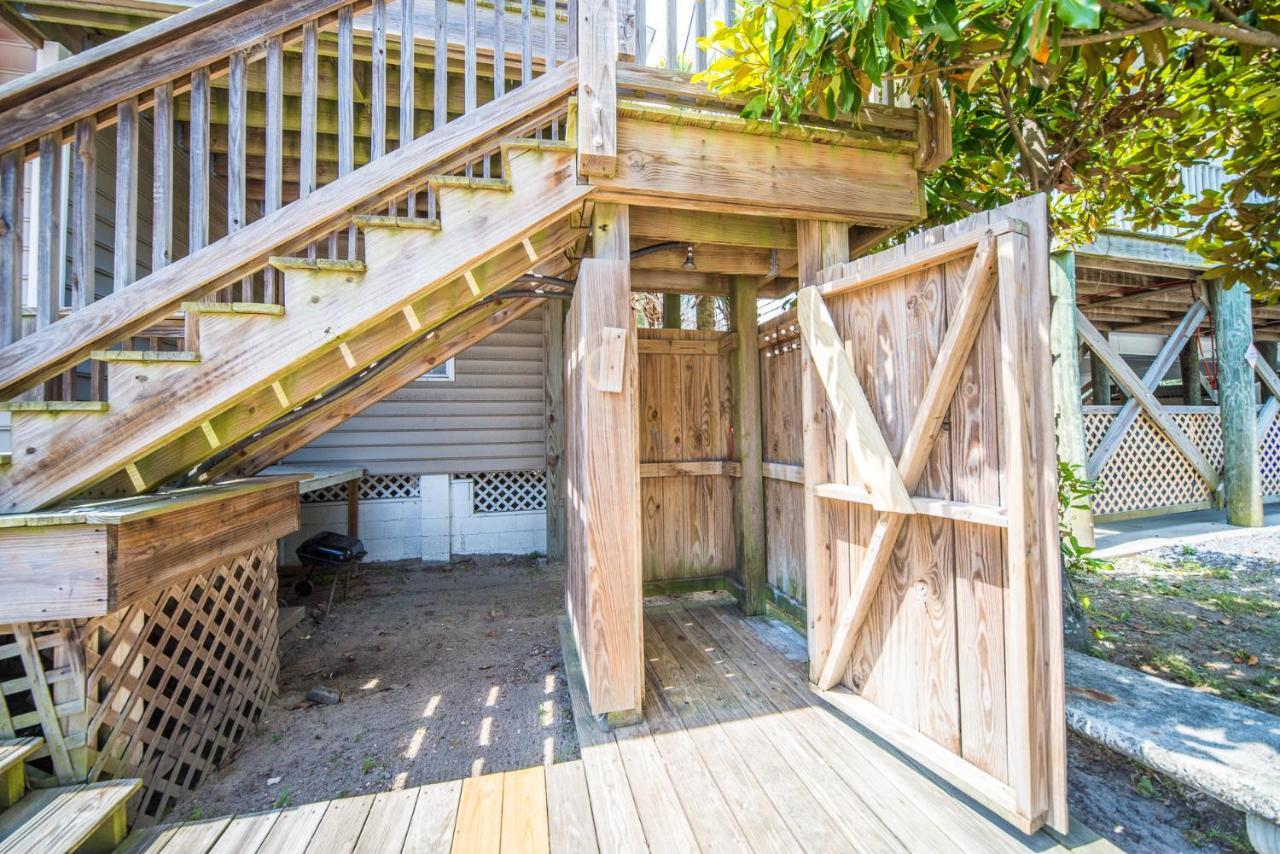 Salty Shack Unit C - Salty Shack - Dog Friendly Home - Across From The Beach - Central Location! Folly Beach Extérieur photo