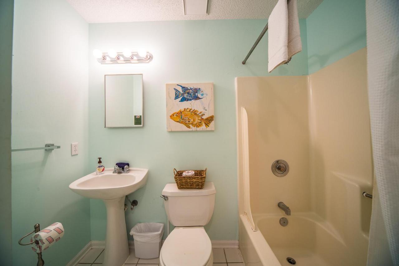 Salty Shack Unit C - Salty Shack - Dog Friendly Home - Across From The Beach - Central Location! Folly Beach Extérieur photo